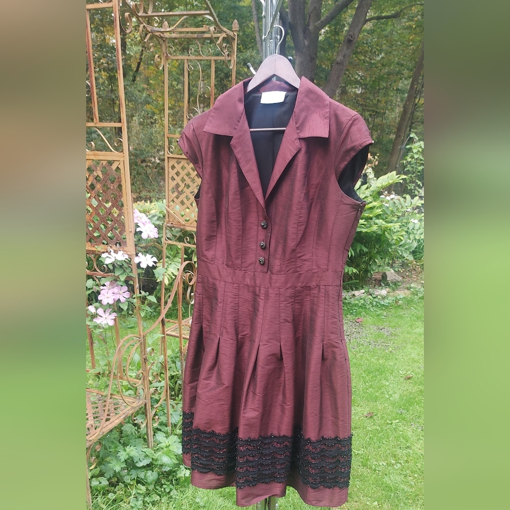 Anik Boutique Burgundy Formal Cocktail Dress Size 10, black lace at hem